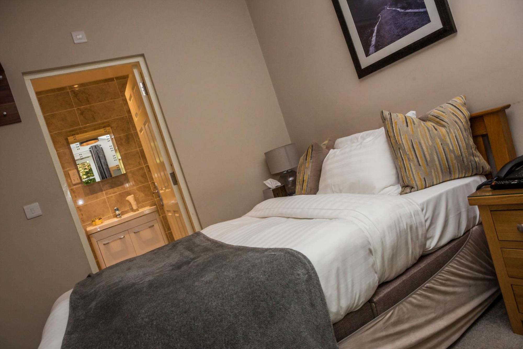 The Black Swan Inn Horsham St Faith Ngoại thất bức ảnh