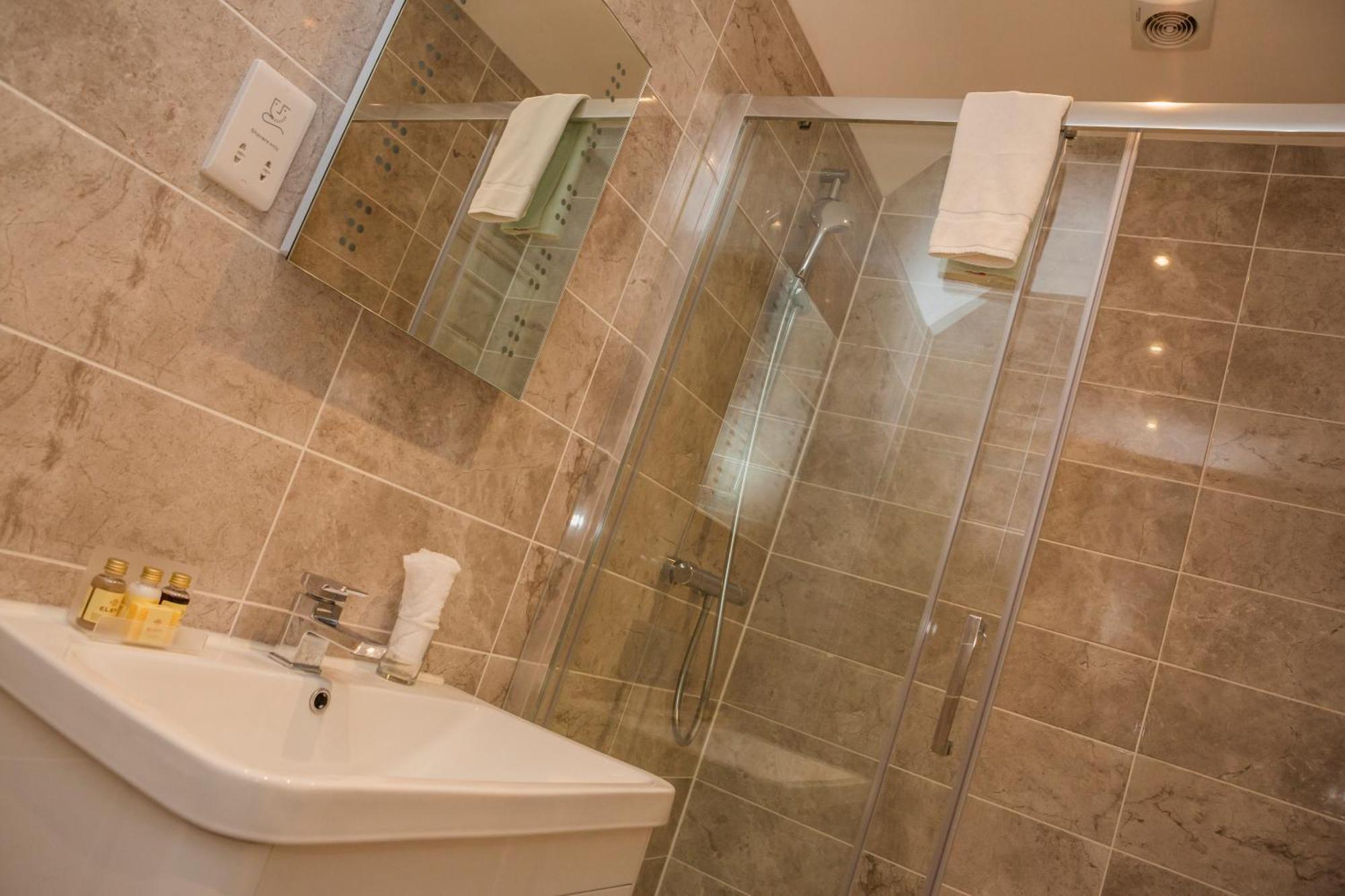 The Black Swan Inn Horsham St Faith Ngoại thất bức ảnh