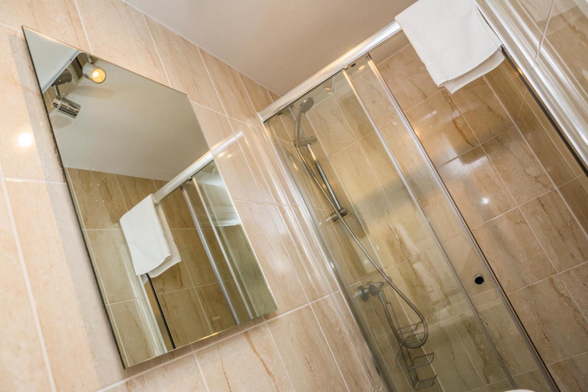 The Black Swan Inn Horsham St Faith Ngoại thất bức ảnh