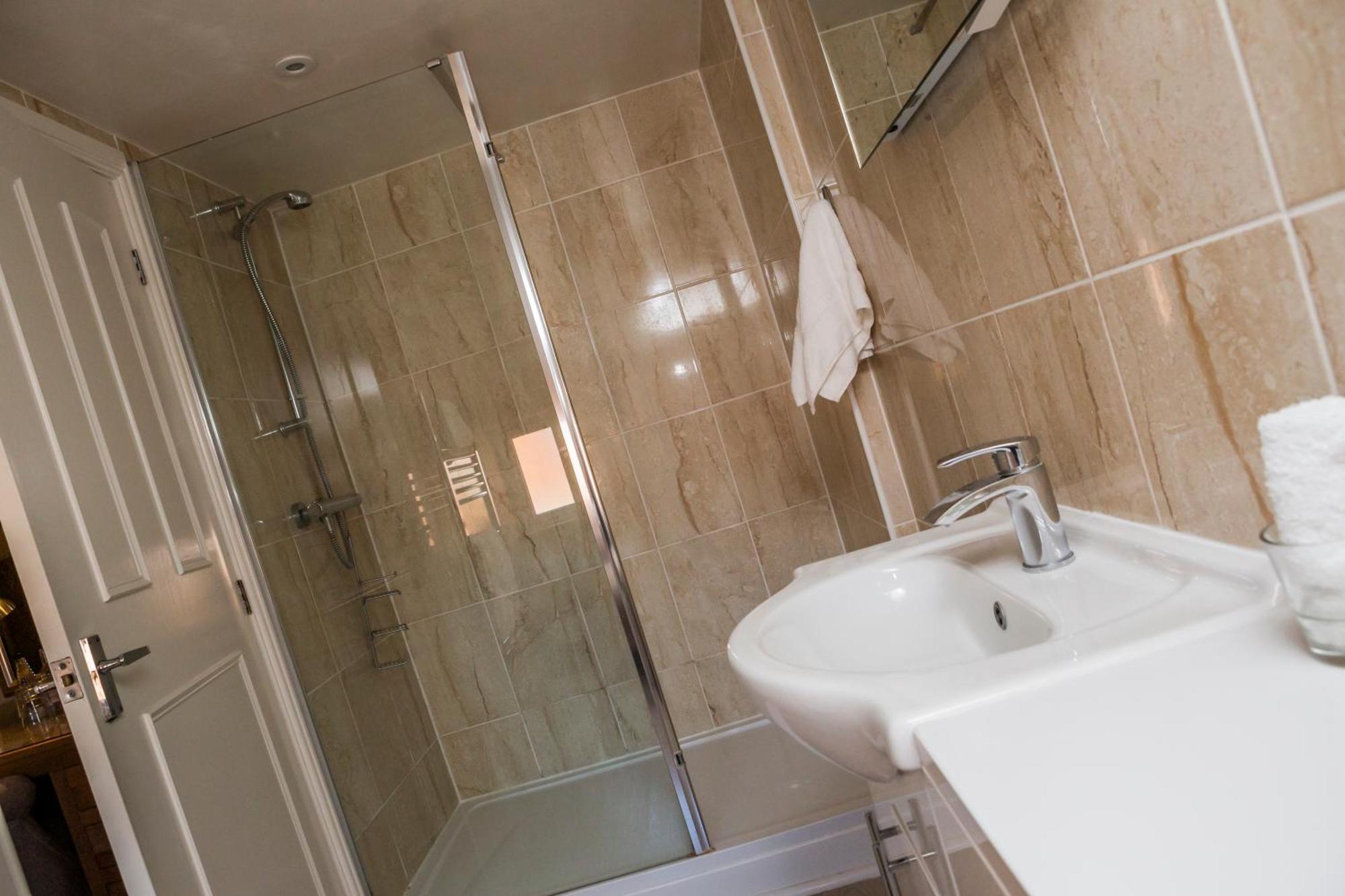 The Black Swan Inn Horsham St Faith Ngoại thất bức ảnh
