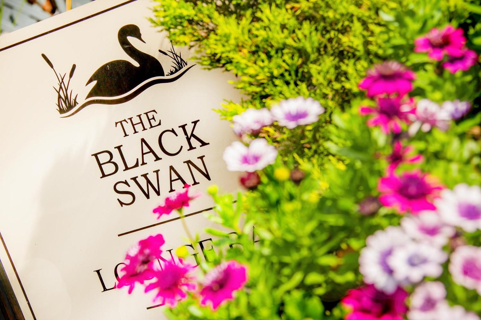 The Black Swan Inn Horsham St Faith Ngoại thất bức ảnh